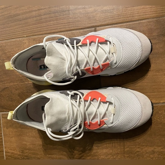 Mizuno Wave Prophecy beta women’s sneakers
Size 10.5 - Picture 3 of 7